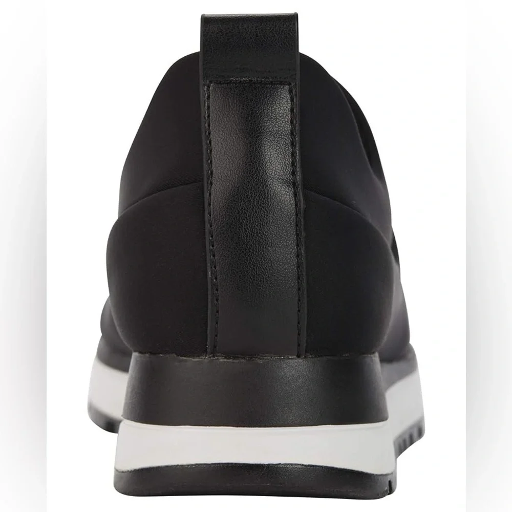 DKNY SLIP ON JOGGER SNEAKER - BLACK SIZE 9.5 (NEW WITH TAGS)